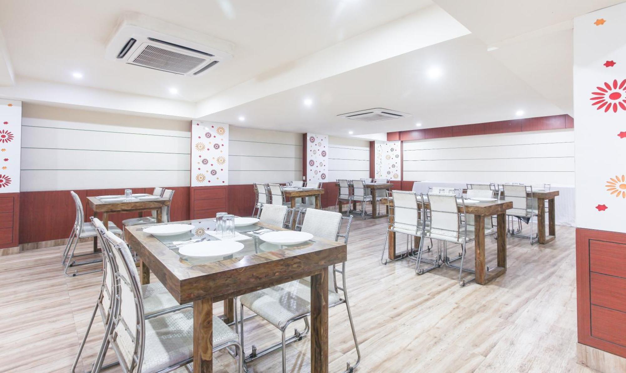 Hotel Janki International 3 Km From Kashi Vishwanath Temple Free Pickup From Railway Station Bénarès Extérieur photo