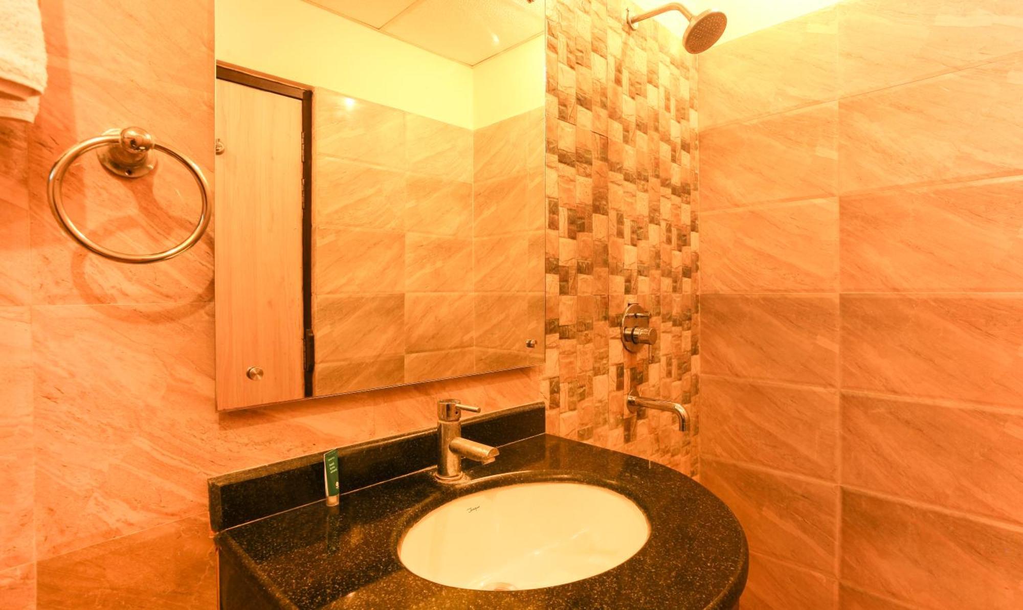 Hotel Janki International 3 Km From Kashi Vishwanath Temple Free Pickup From Railway Station Bénarès Extérieur photo