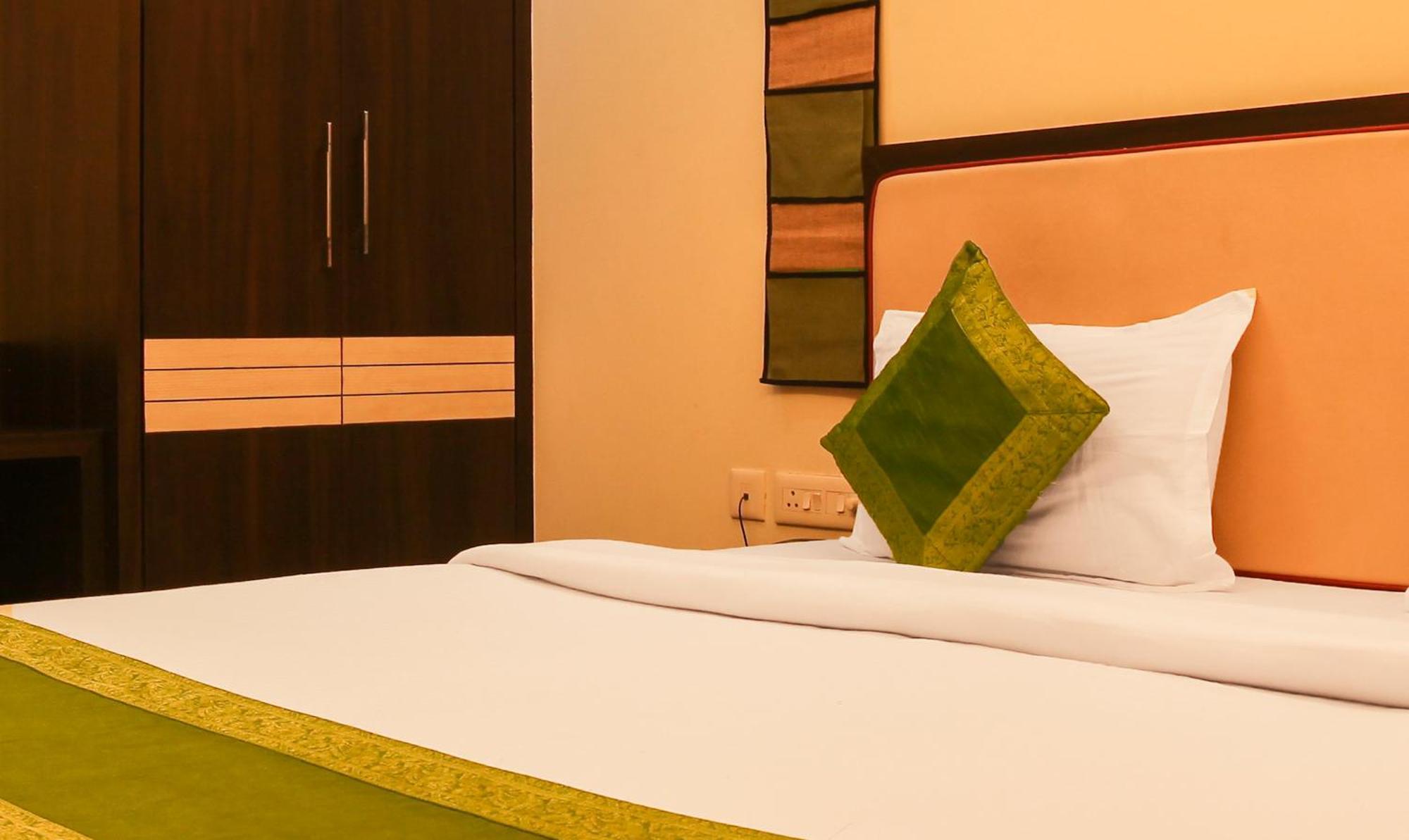 Hotel Janki International 3 Km From Kashi Vishwanath Temple Free Pickup From Railway Station Bénarès Extérieur photo
