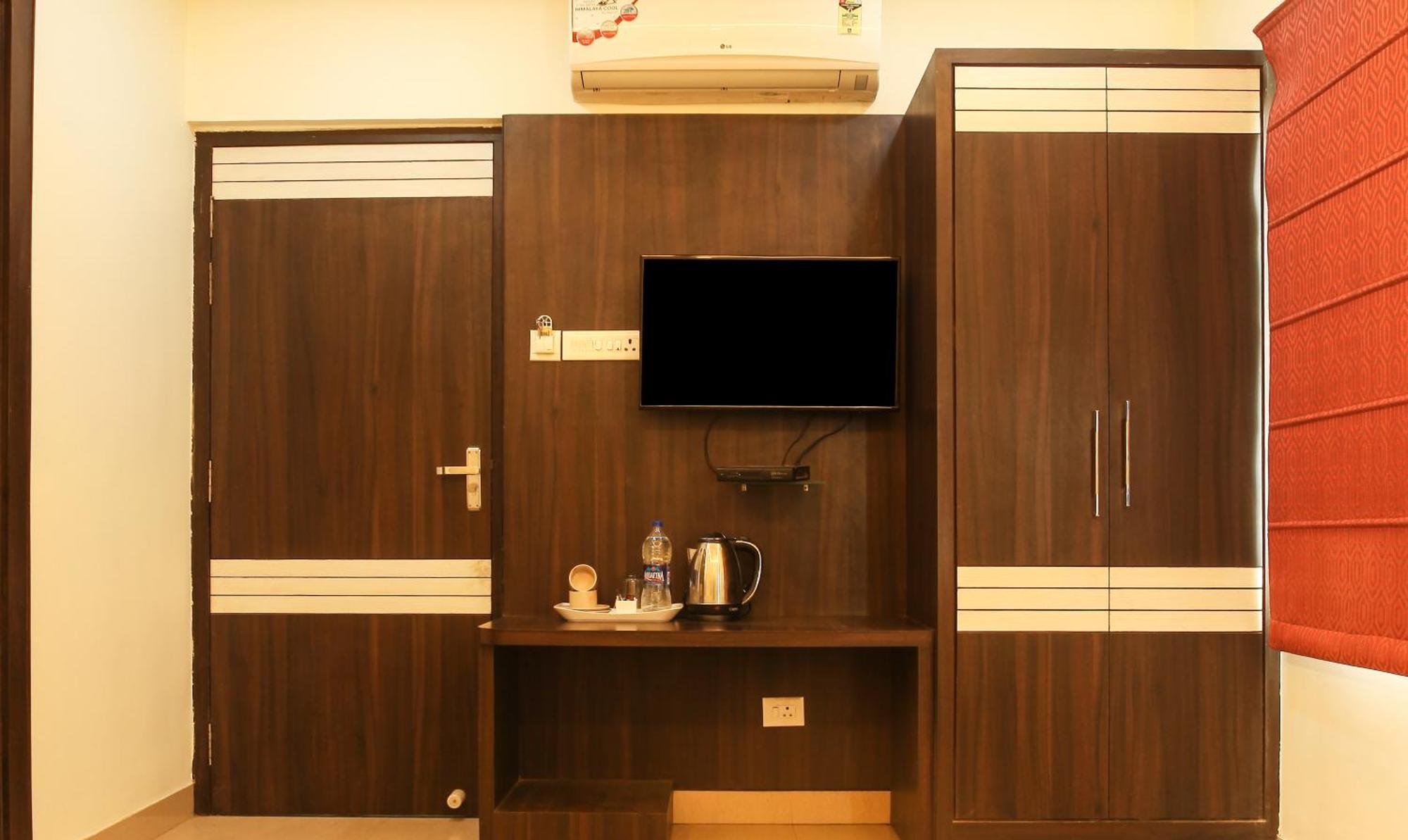 Hotel Janki International 3 Km From Kashi Vishwanath Temple Free Pickup From Railway Station Bénarès Extérieur photo