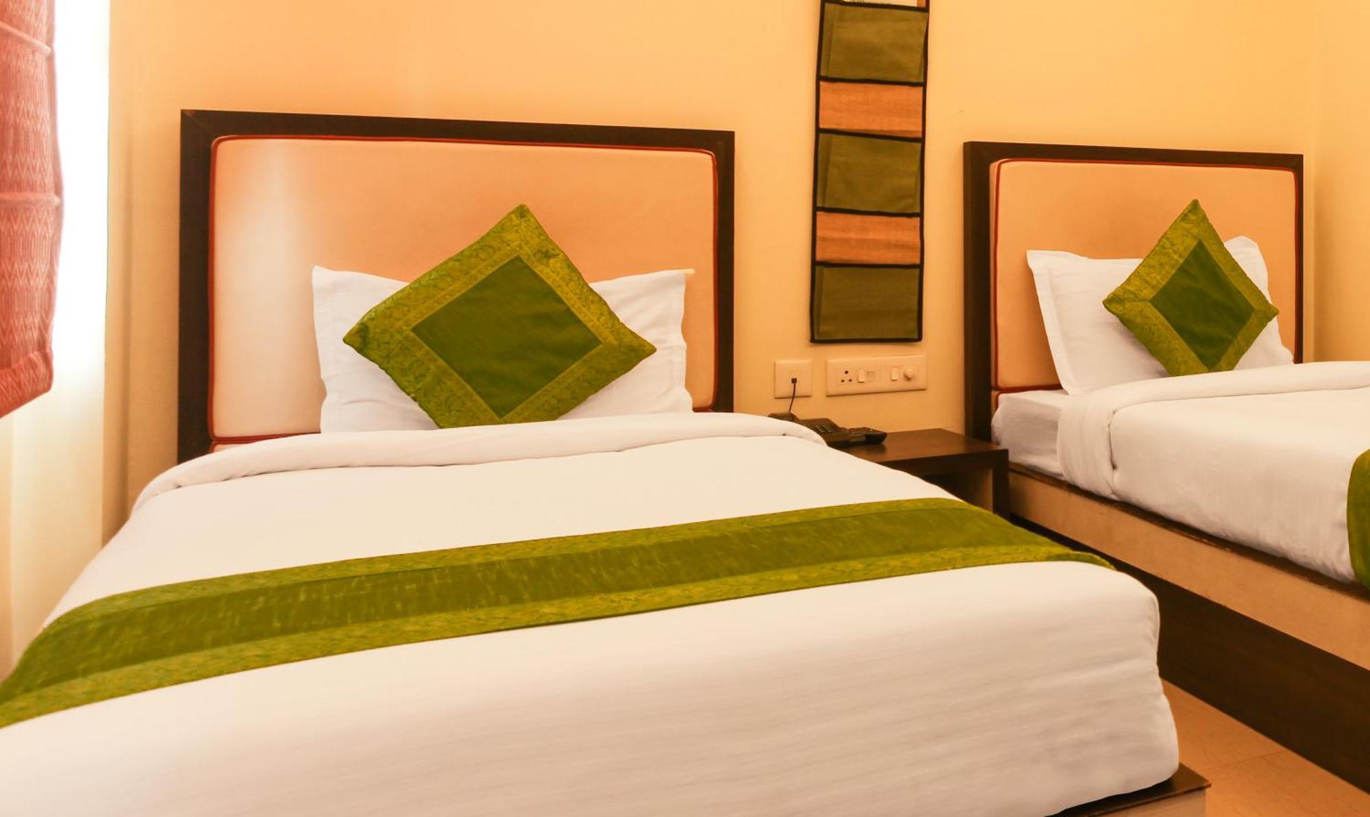 Hotel Janki International 3 Km From Kashi Vishwanath Temple Free Pickup From Railway Station Bénarès Extérieur photo