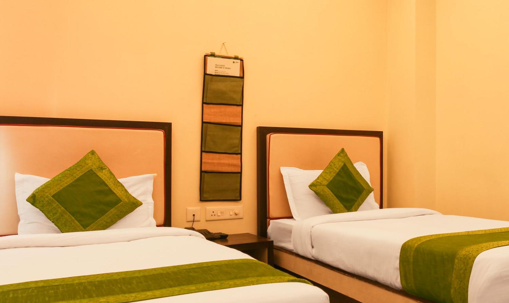 Hotel Janki International 3 Km From Kashi Vishwanath Temple Free Pickup From Railway Station Bénarès Extérieur photo