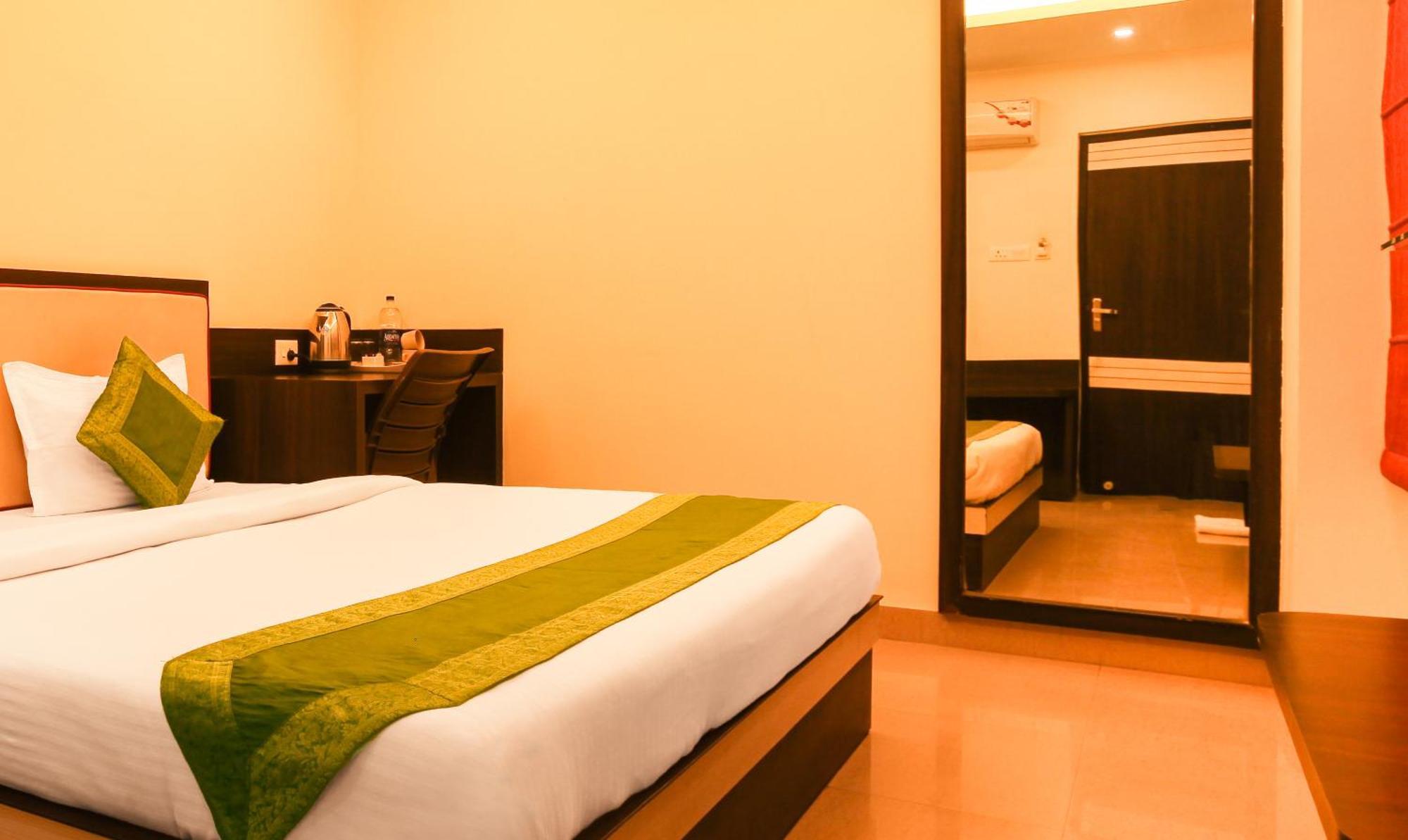 Hotel Janki International 3 Km From Kashi Vishwanath Temple Free Pickup From Railway Station Bénarès Extérieur photo