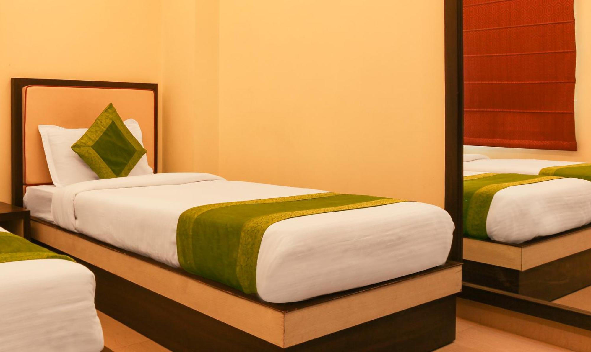 Hotel Janki International 3 Km From Kashi Vishwanath Temple Free Pickup From Railway Station Bénarès Extérieur photo