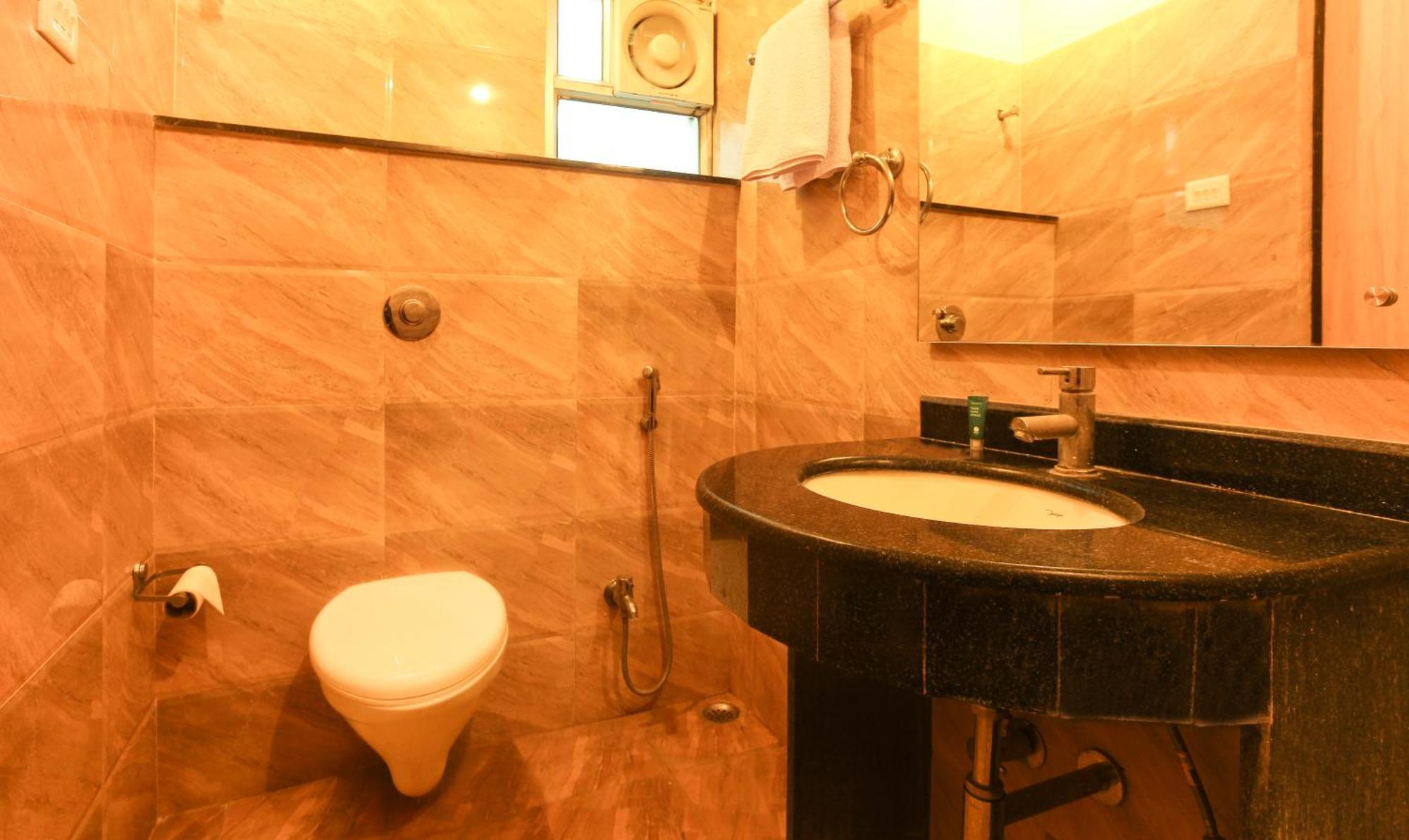 Hotel Janki International 3 Km From Kashi Vishwanath Temple Free Pickup From Railway Station Bénarès Extérieur photo