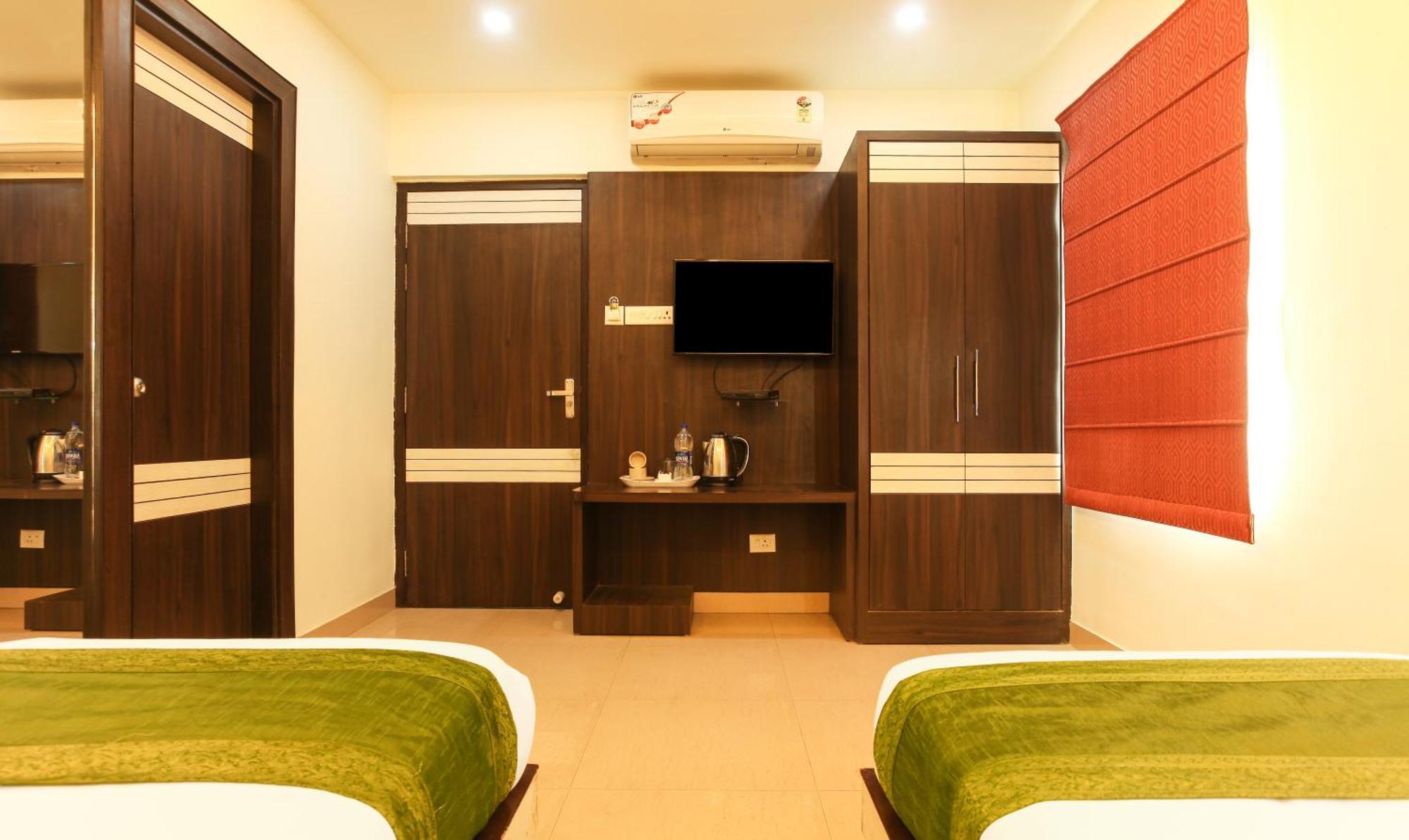 Hotel Janki International 3 Km From Kashi Vishwanath Temple Free Pickup From Railway Station Bénarès Extérieur photo