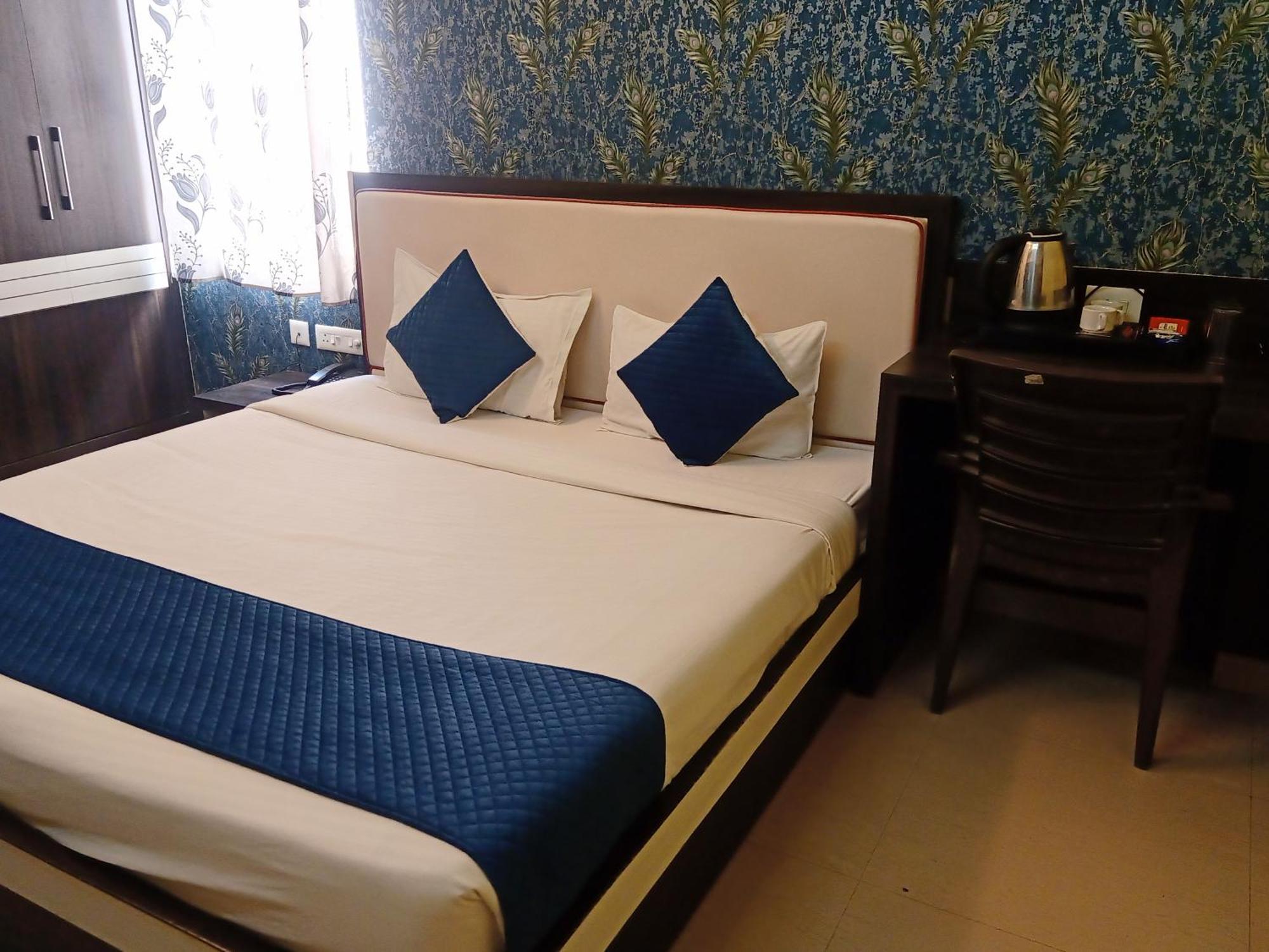 Hotel Janki International 3 Km From Kashi Vishwanath Temple Free Pickup From Railway Station Bénarès Extérieur photo