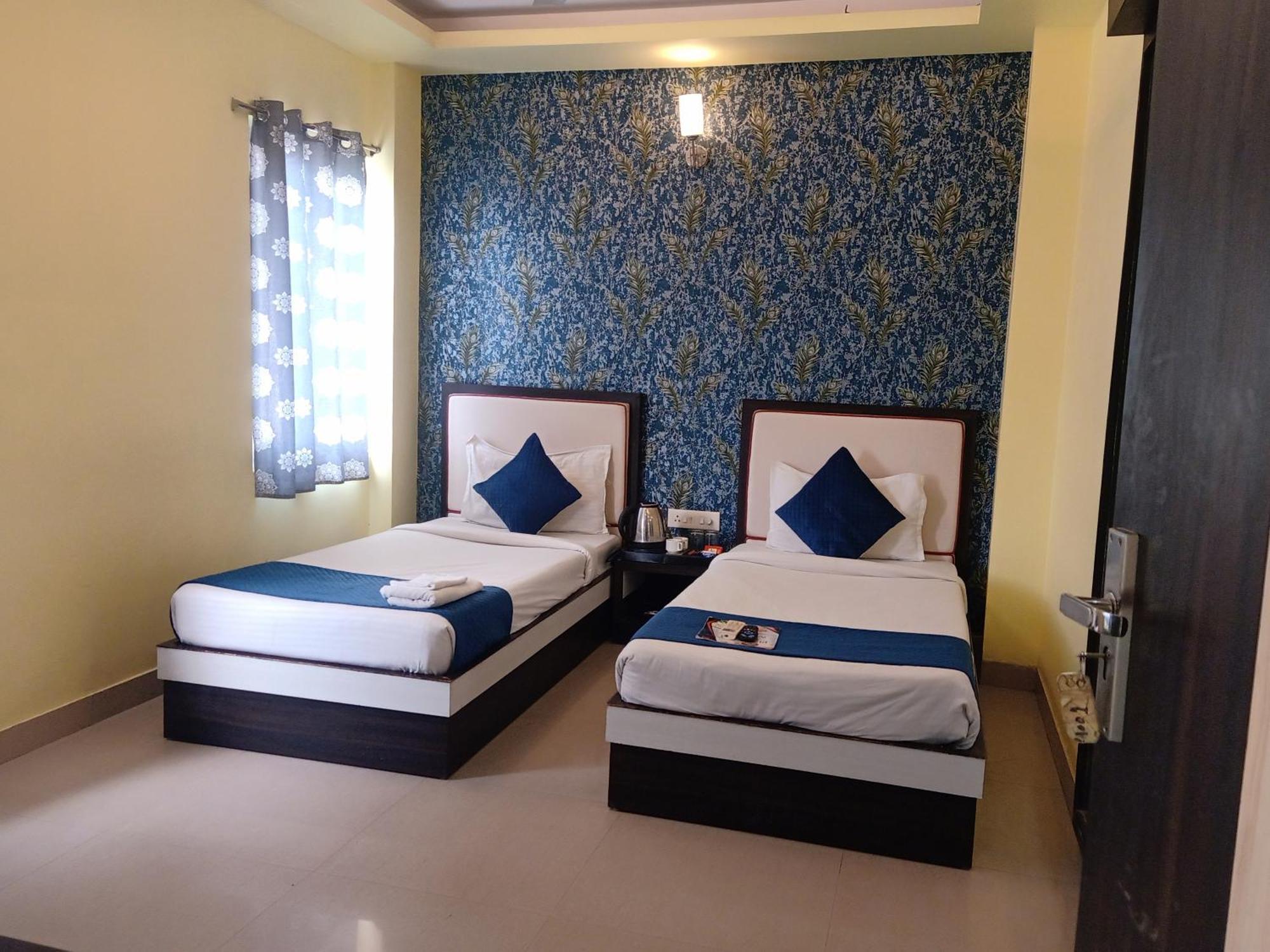 Hotel Janki International 3 Km From Kashi Vishwanath Temple Free Pickup From Railway Station Bénarès Extérieur photo