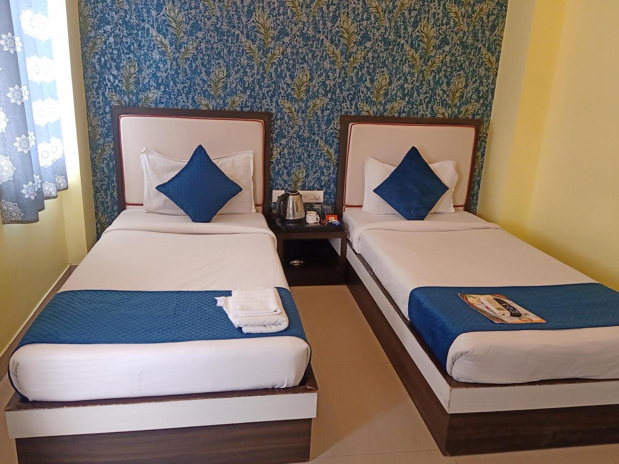 Hotel Janki International 3 Km From Kashi Vishwanath Temple Free Pickup From Railway Station Bénarès Extérieur photo