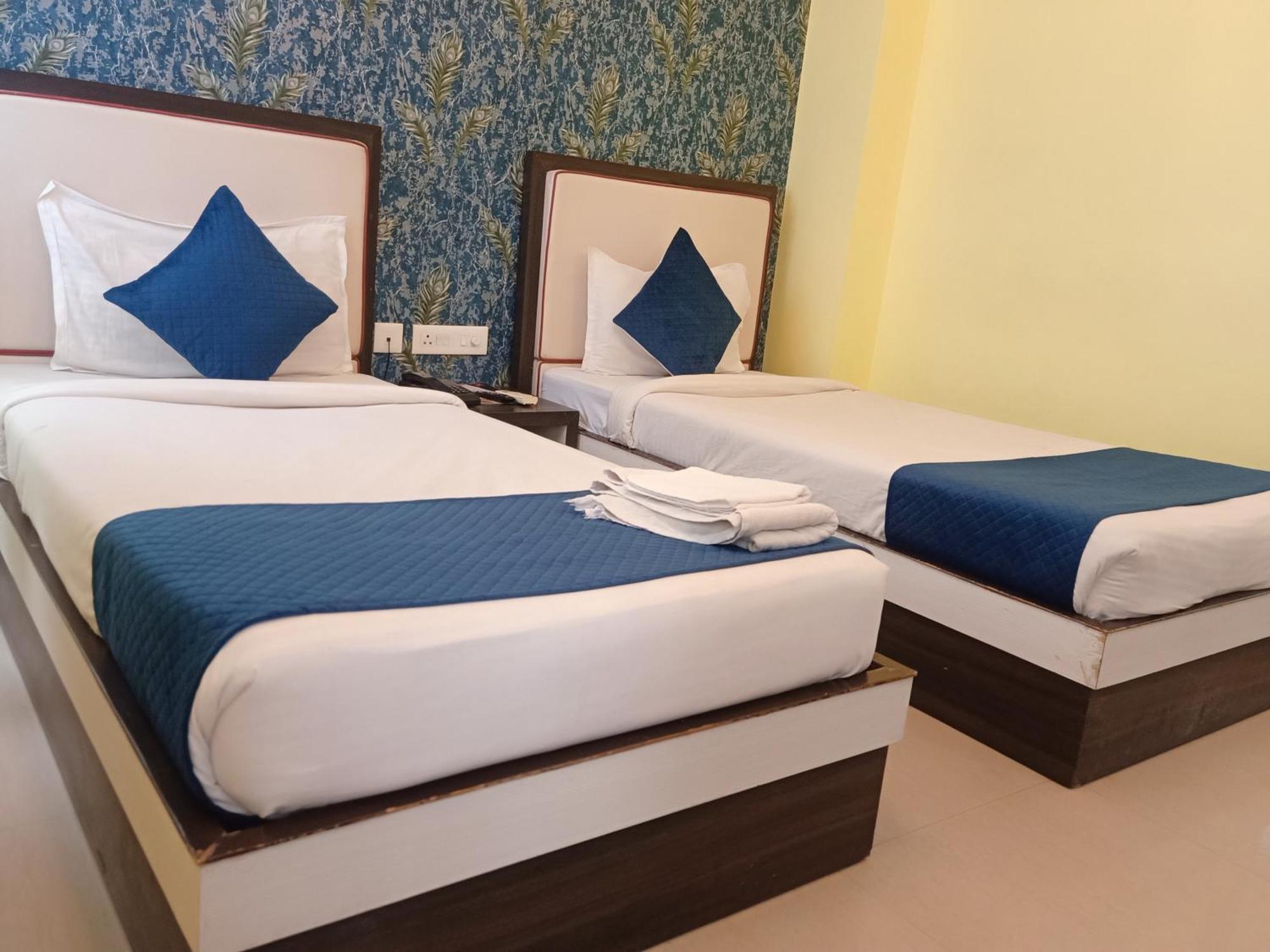 Hotel Janki International 3 Km From Kashi Vishwanath Temple Free Pickup From Railway Station Bénarès Extérieur photo